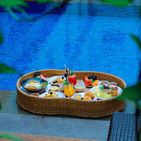 Swiss-Belexpress Kuta Legian Hotel Exterior foto