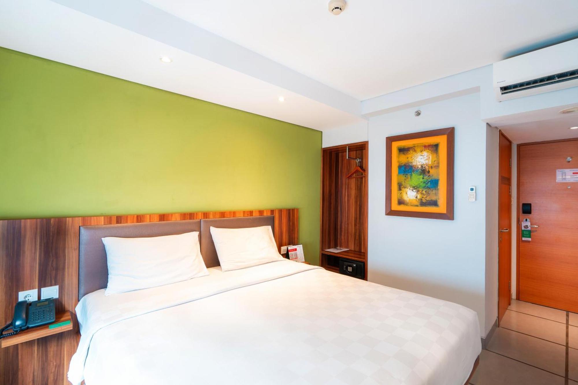 Swiss-Belexpress Kuta Legian Hotel Exterior foto