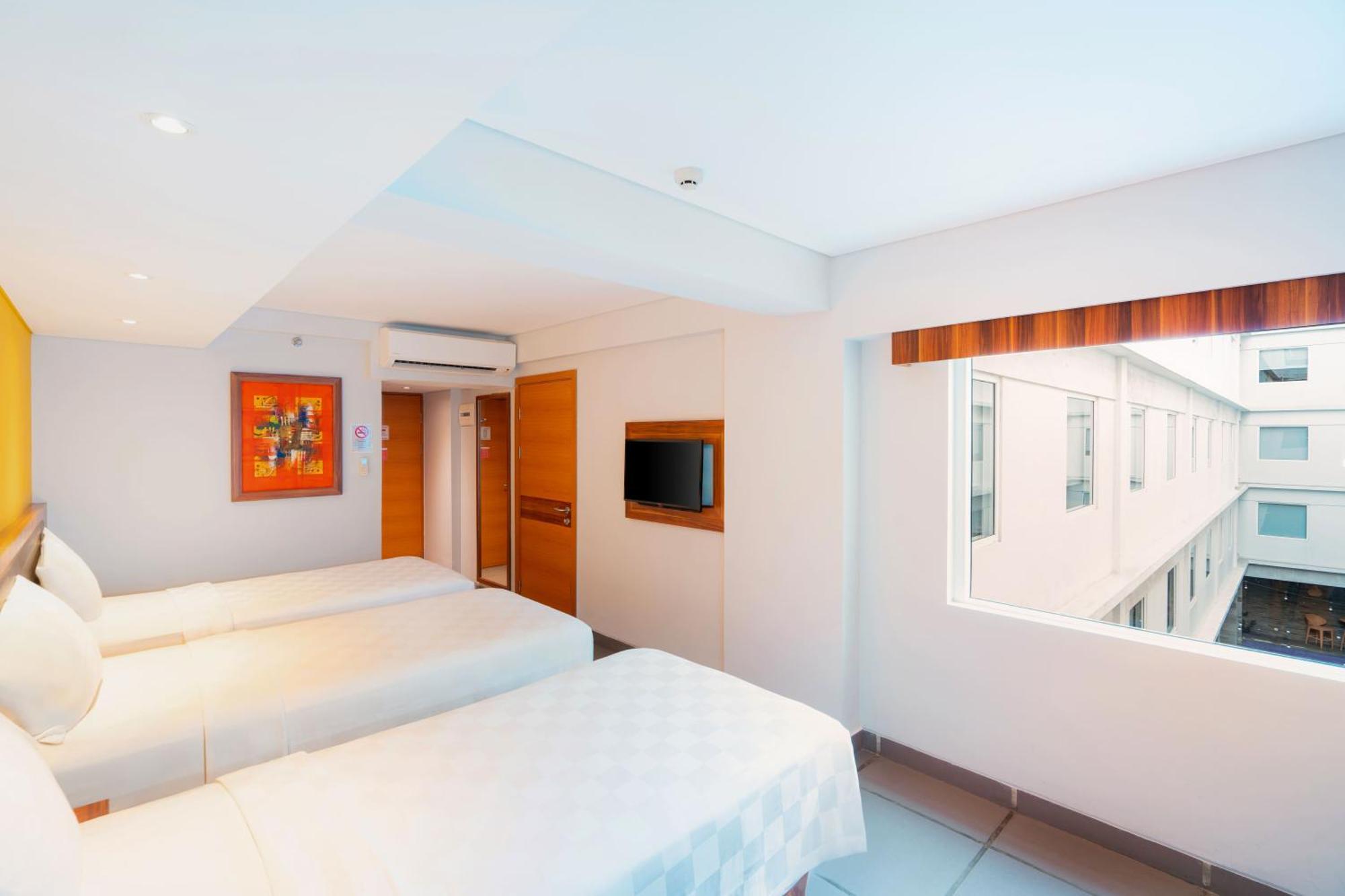Swiss-Belexpress Kuta Legian Hotel Exterior foto