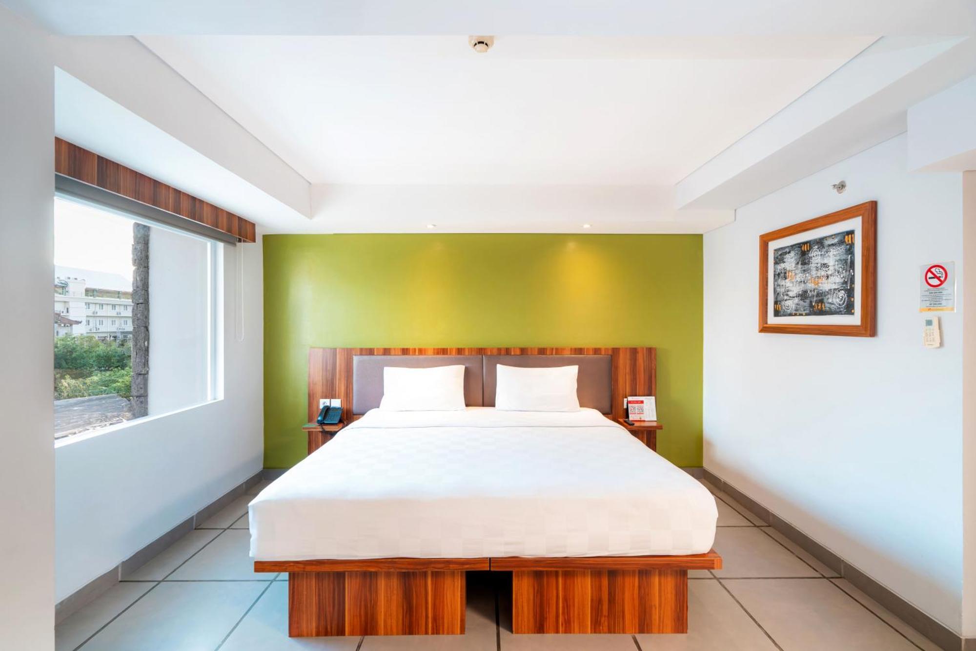 Swiss-Belexpress Kuta Legian Hotel Exterior foto
